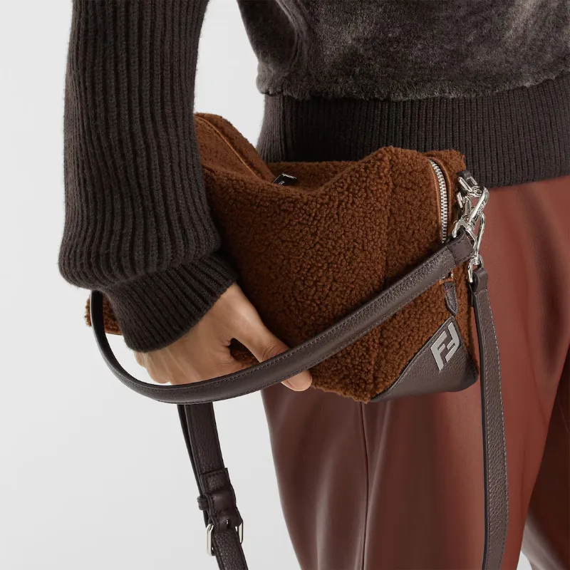 Lui Medium Shoulder Bag