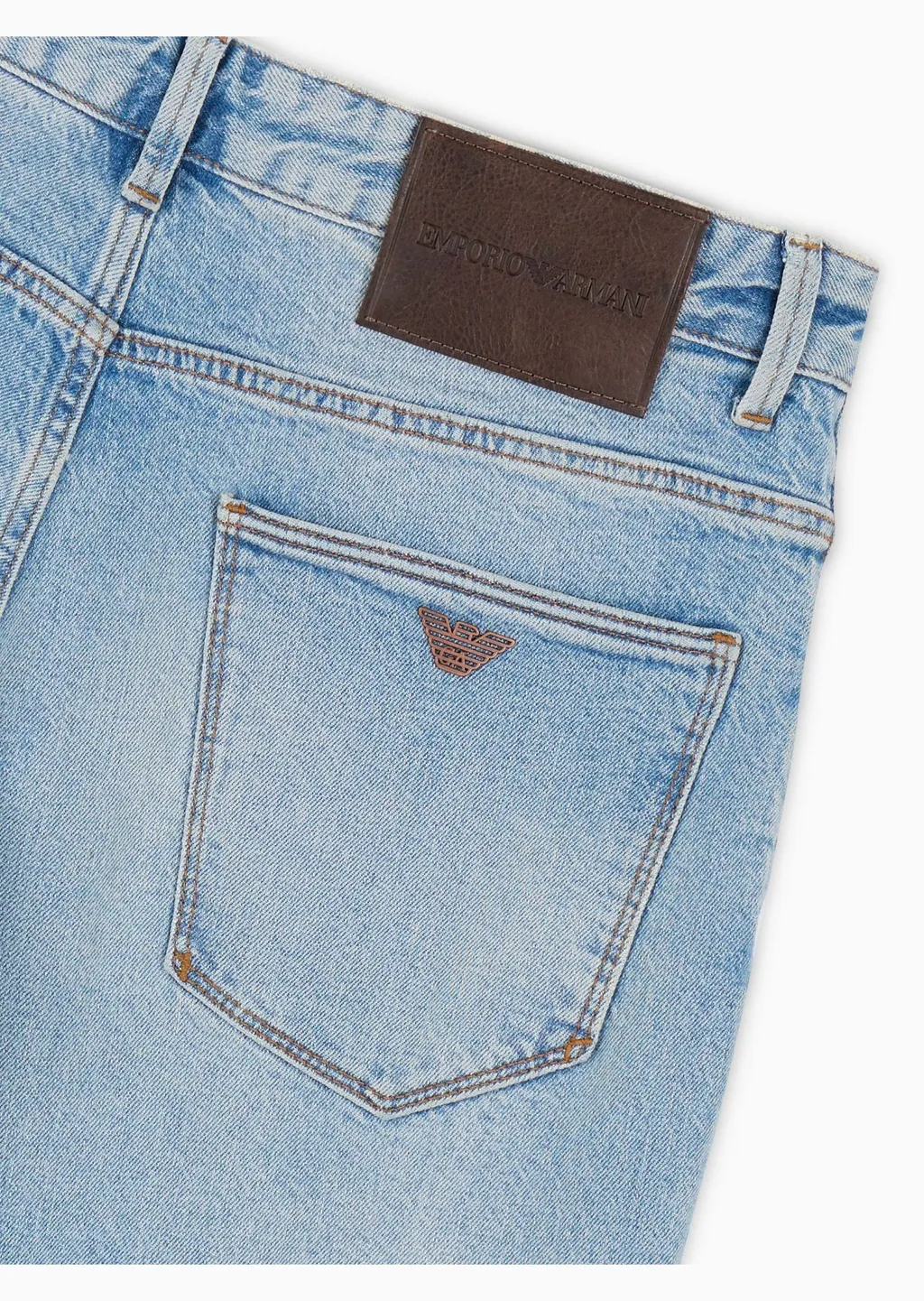 J06 Whiskering Effect Jeans