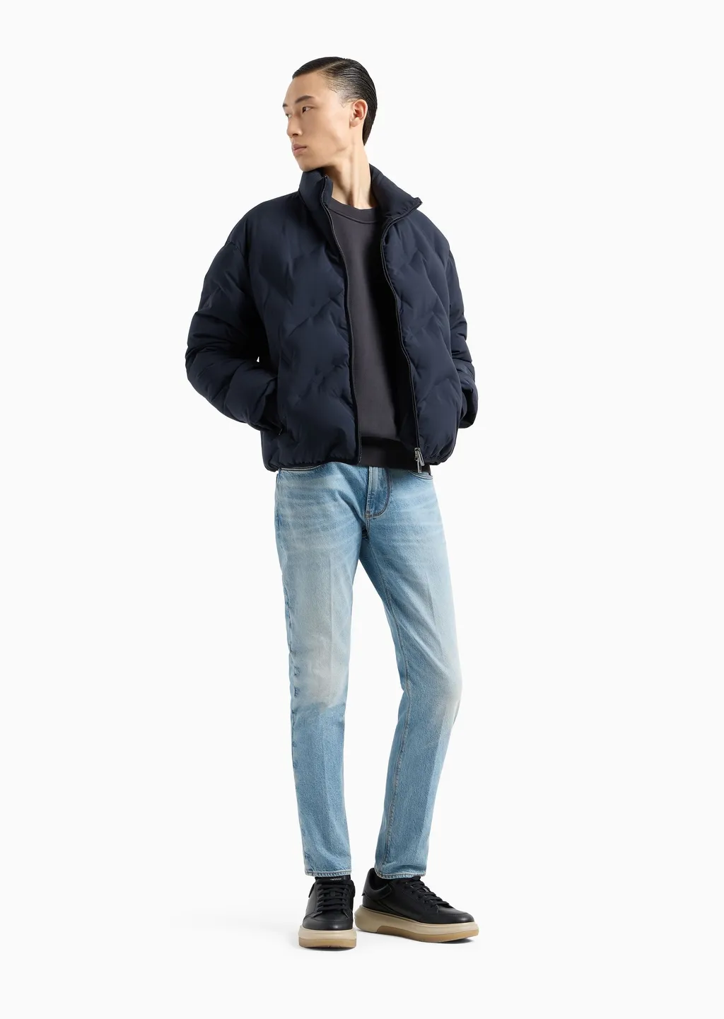 J06 Whiskering Effect Jeans