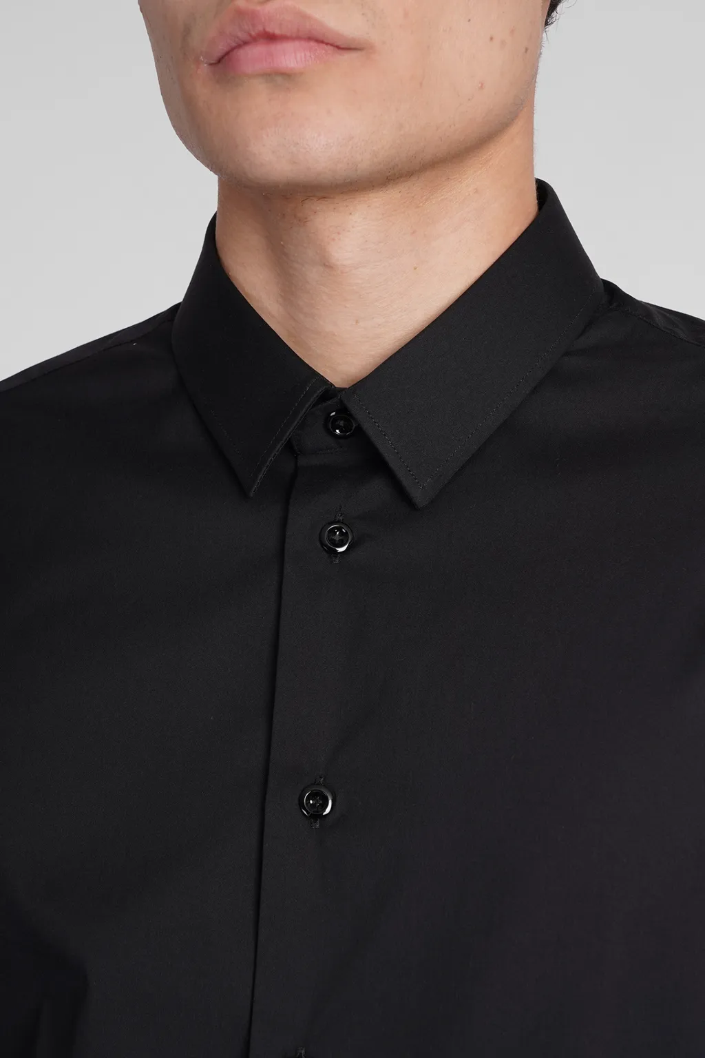 Plain Long-Sleeved Buttoned Shirt