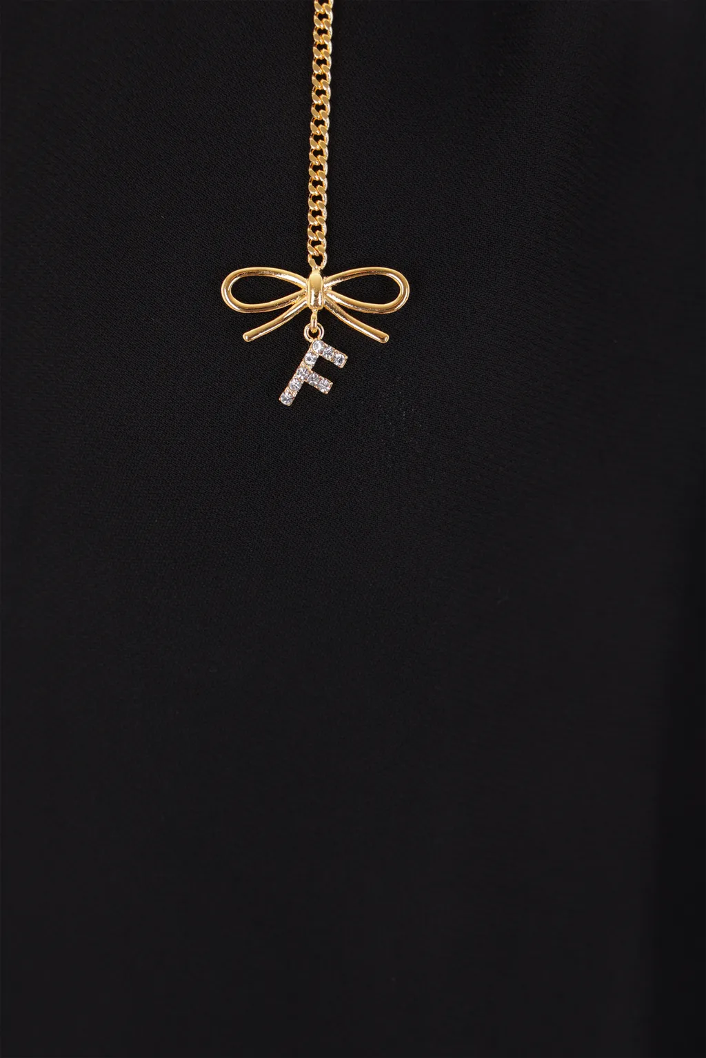 Logo Pendant V-Neck Shirt