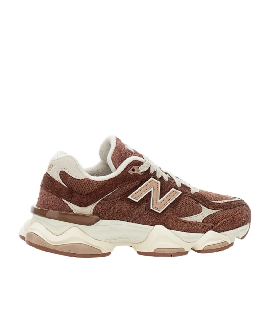 9060 Lace-Up Sneakers