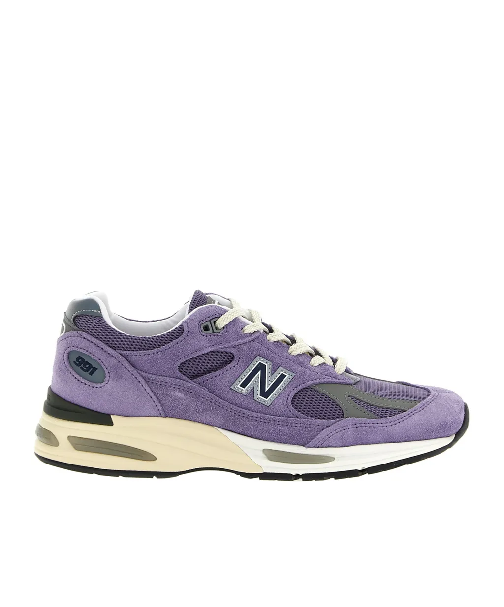 991V2 Lace-Up Sneakers