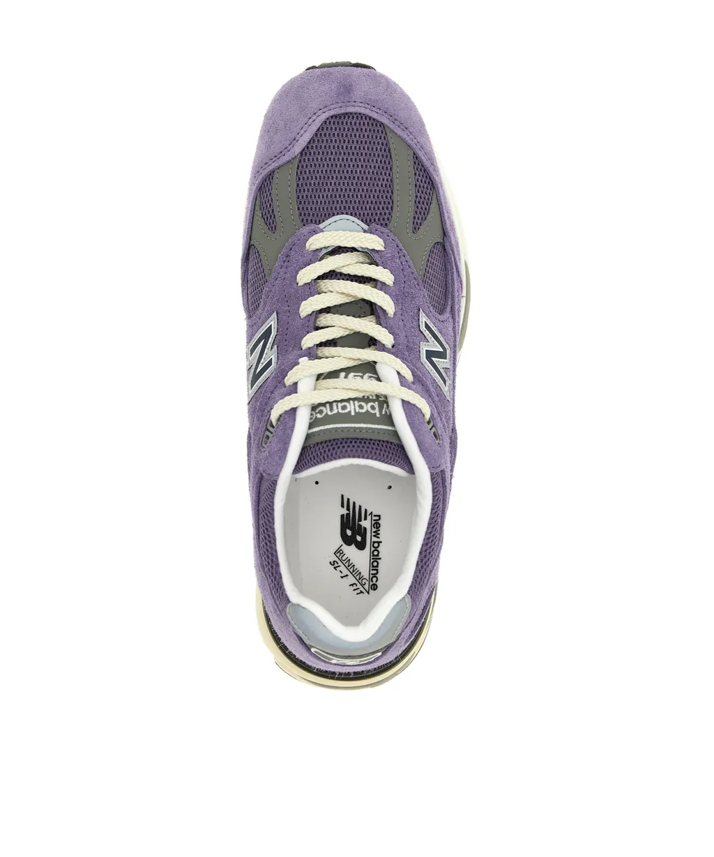 991V2 Lace-Up Sneakers