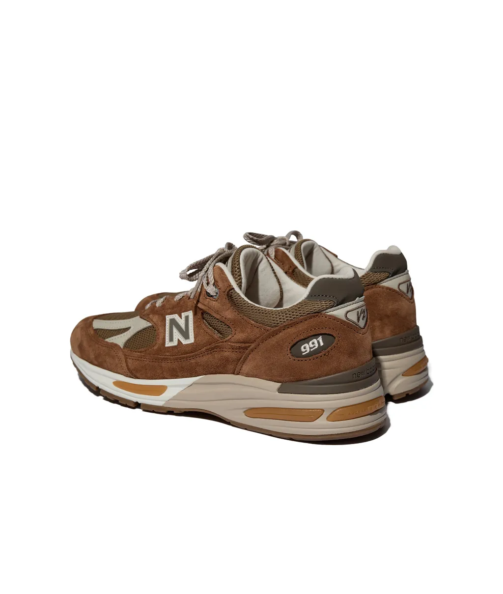 991V2 Lace-Up Sneakers