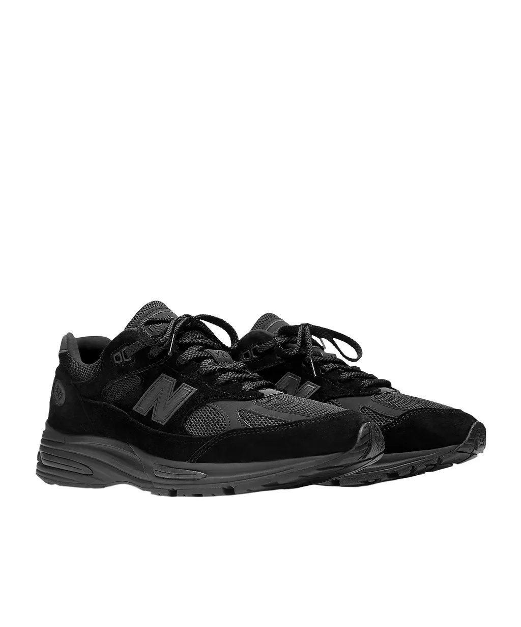 991V2 Lace-Up Sneakers