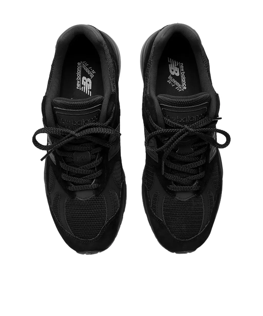 991V2 Lace-Up Sneakers