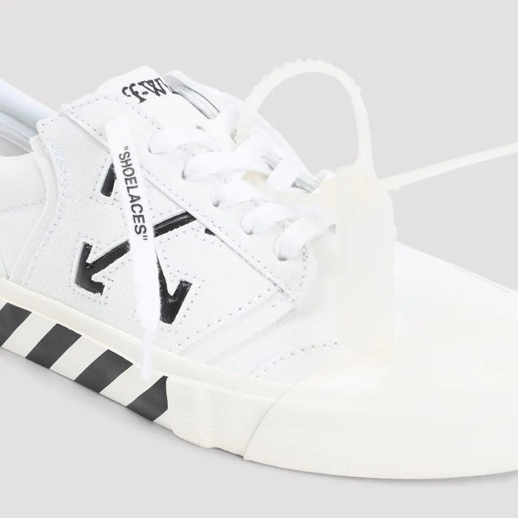 Arrow Motif Lace-Up Sneakers