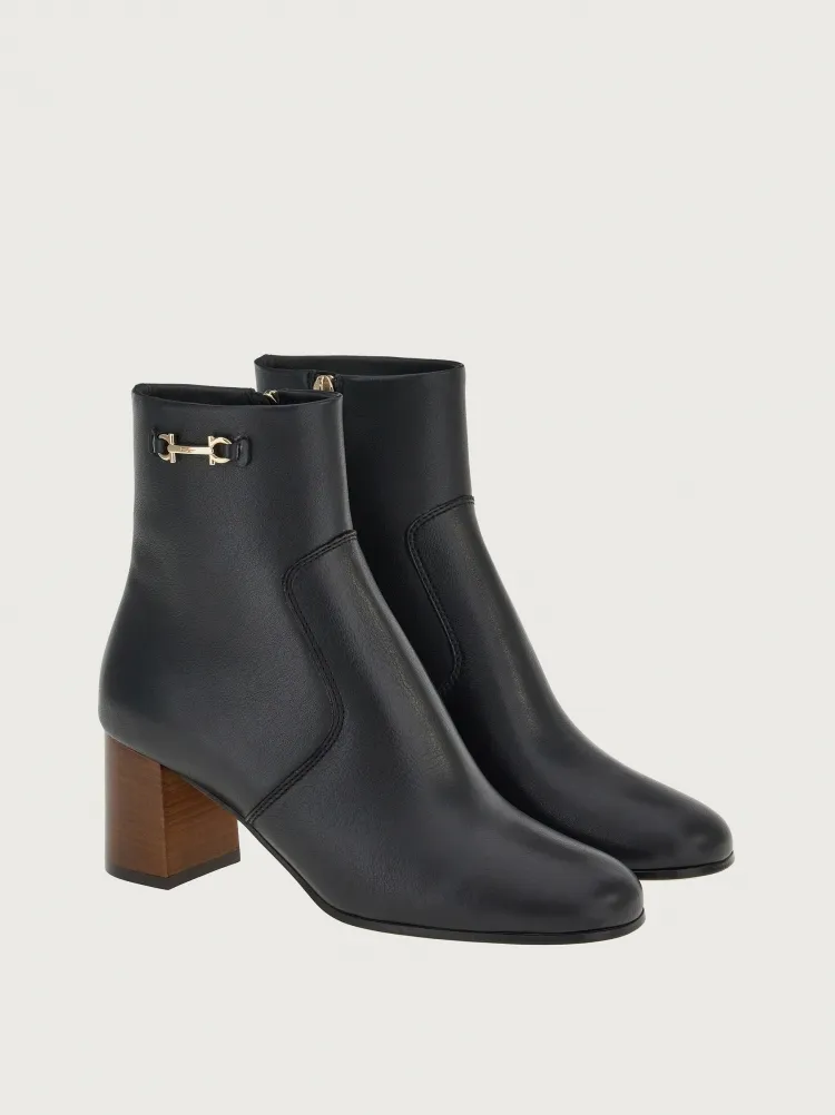 Logo Boots