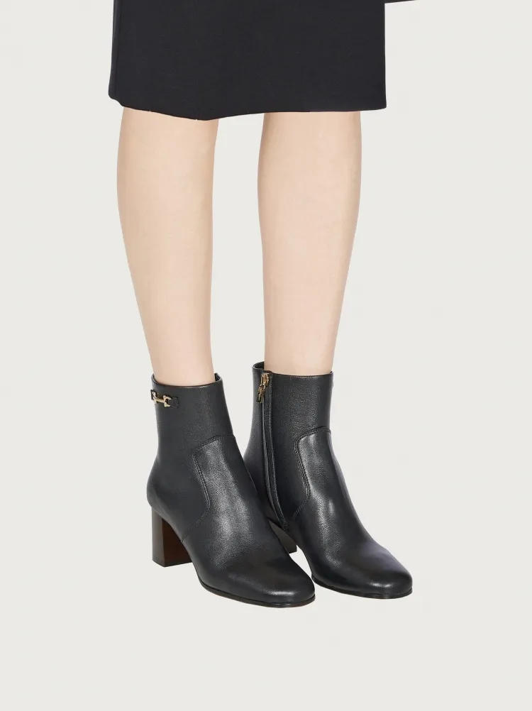 Logo Boots