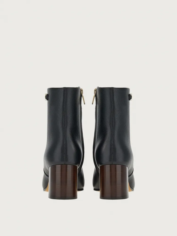 Logo Boots