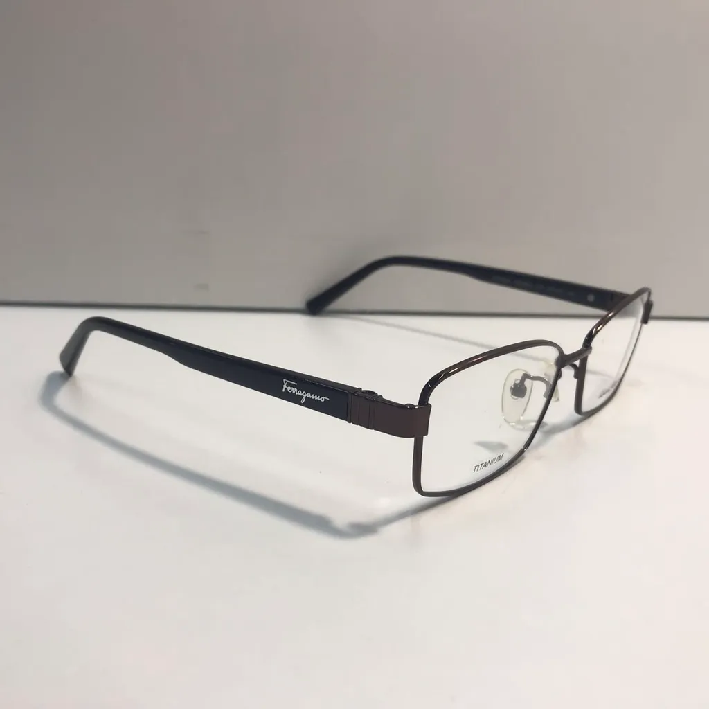 Logo Mirror Leg Flat Mirror