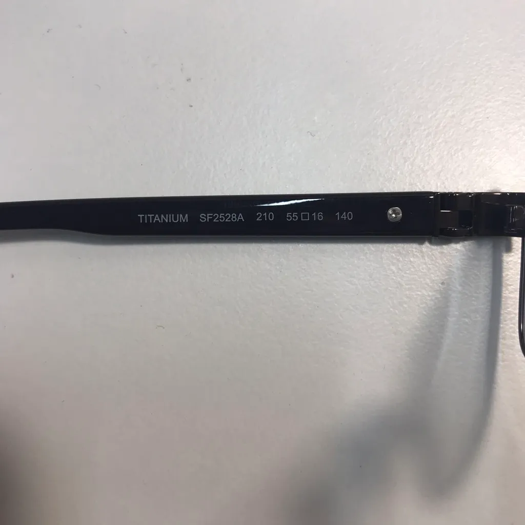 Logo Mirror Leg Flat Mirror