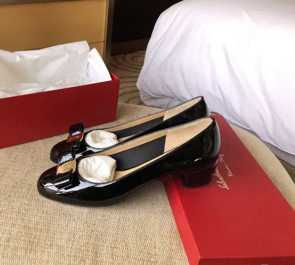 Vara Bow Detailed Pumps