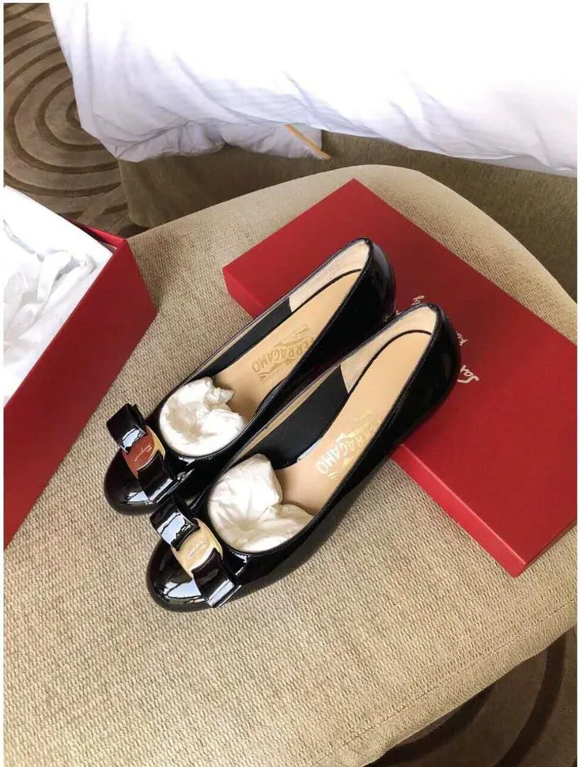 Vara Bow Detailed Pumps