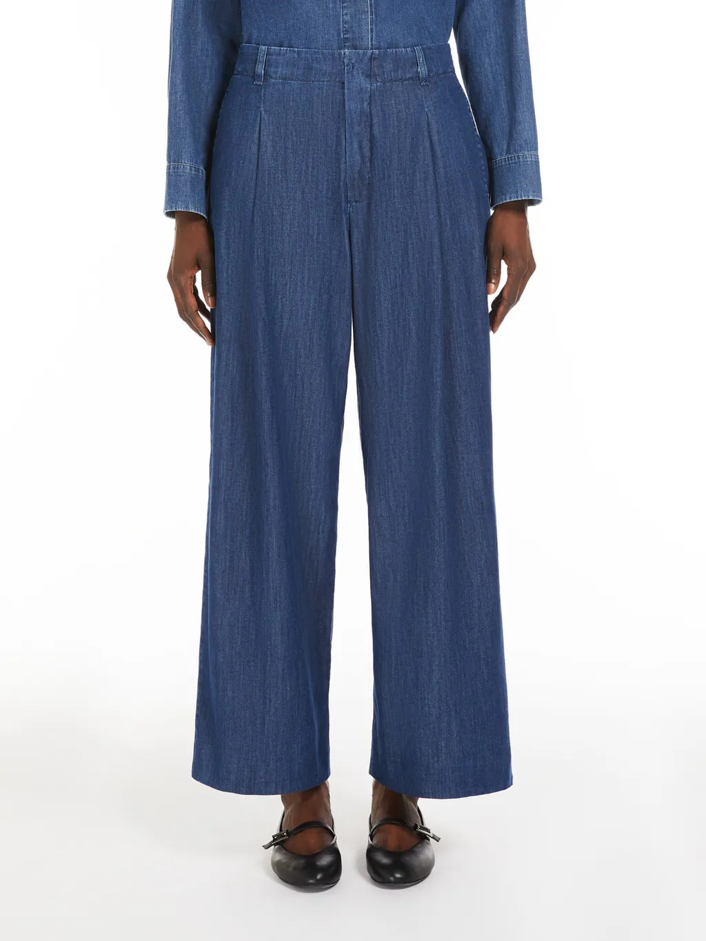 Pleat Detailed Wide Leg Jeans
