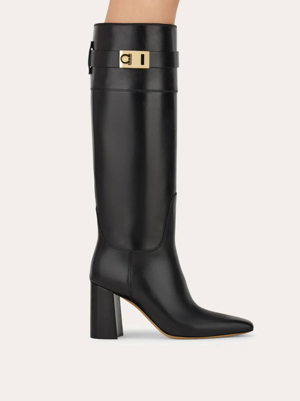 Hug Decorative Boots