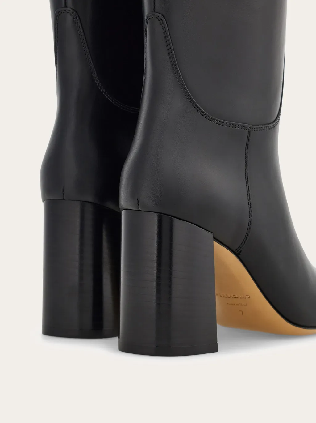 Hug Decorative Boots