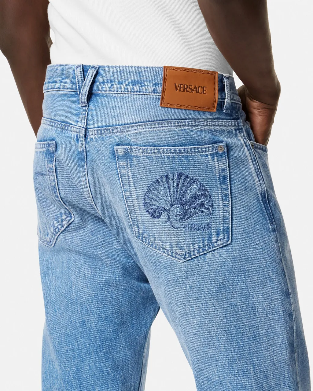 Logo-Patch Straight-Leg Jeans