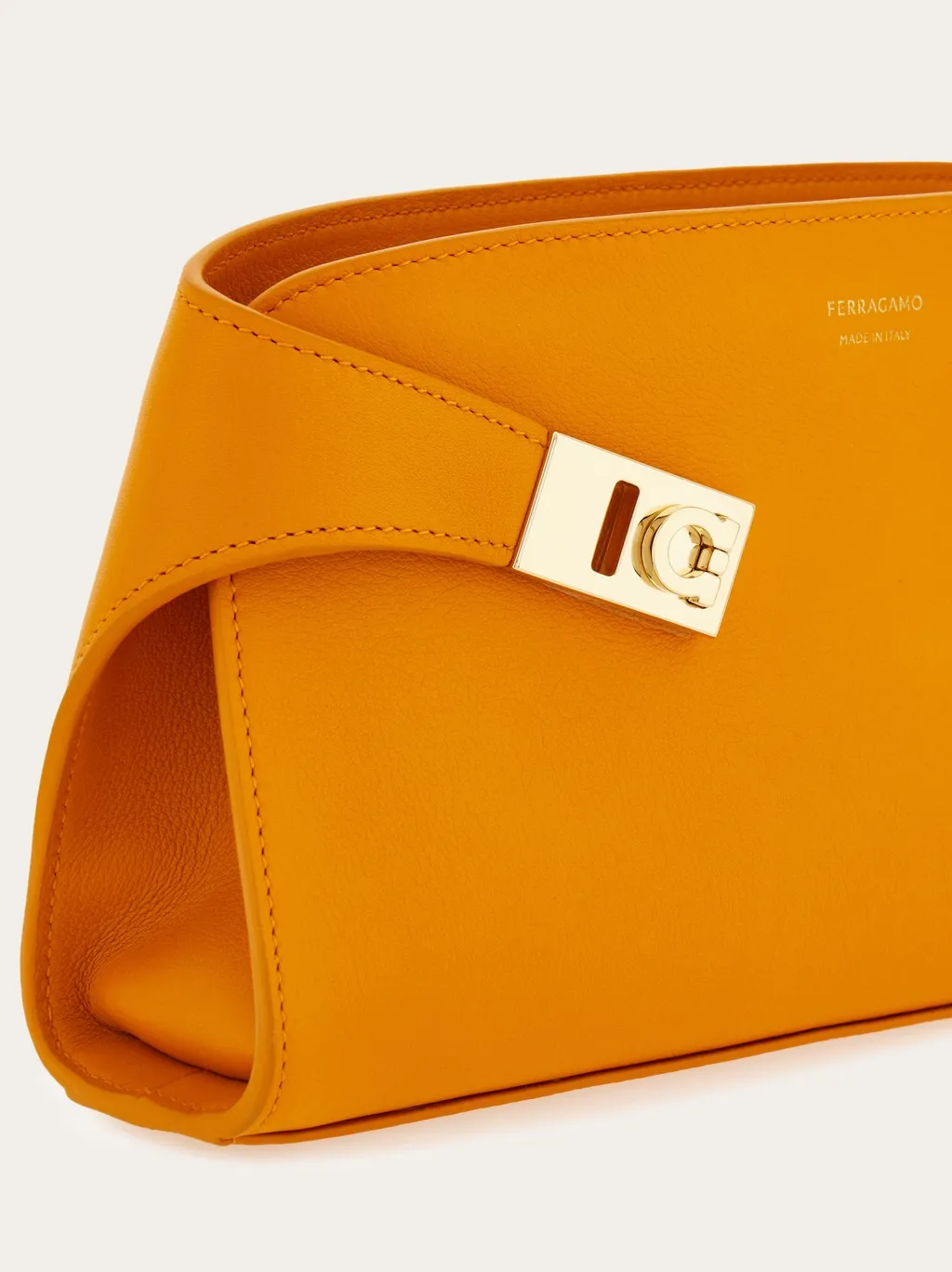 Hug Zipped Crossbody Bag