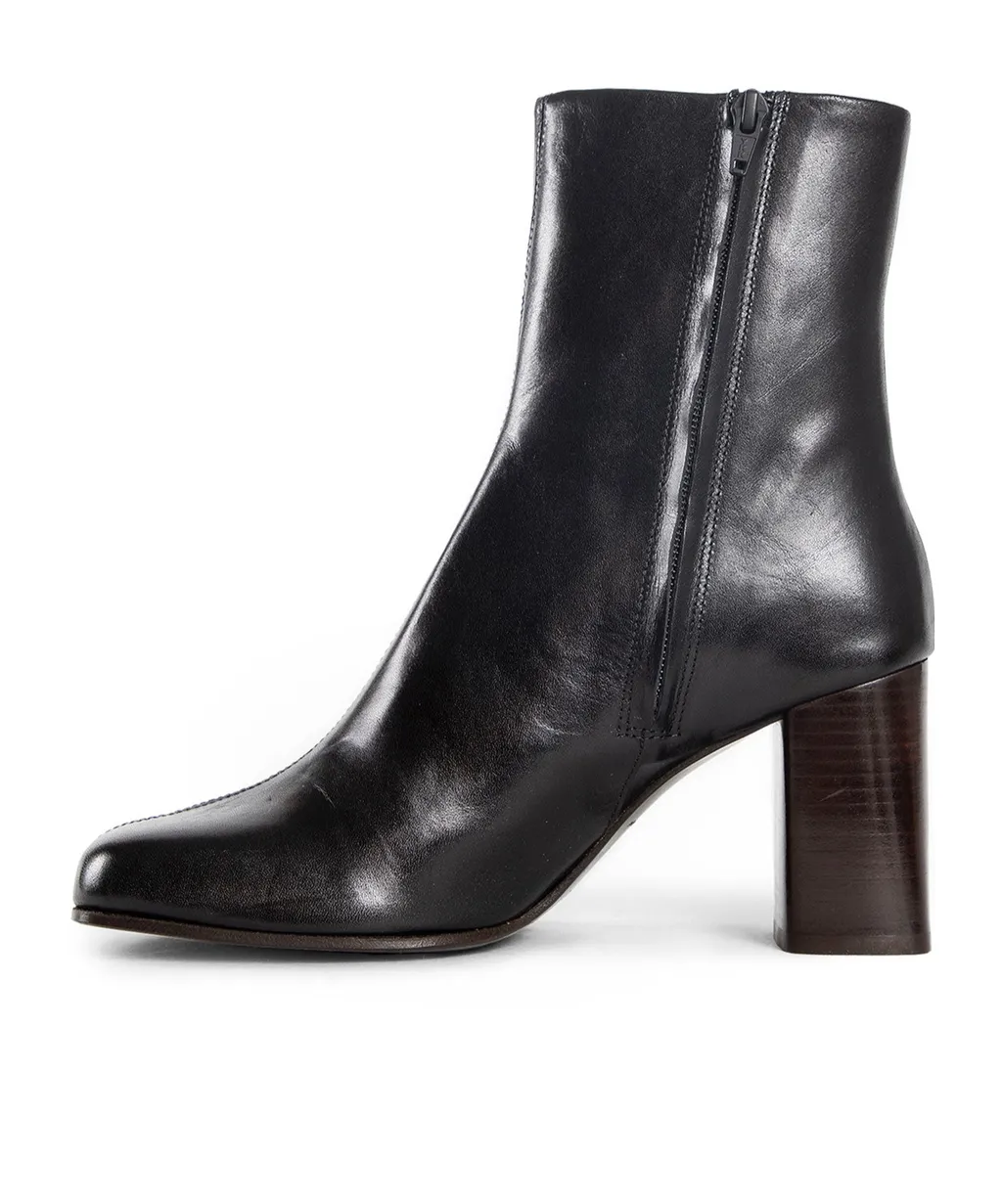 Anatomic Zipped Boots