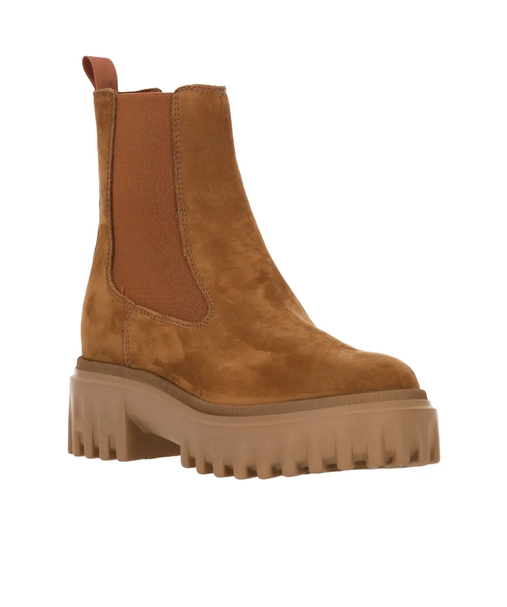 Elastic-Panel Platform Boots