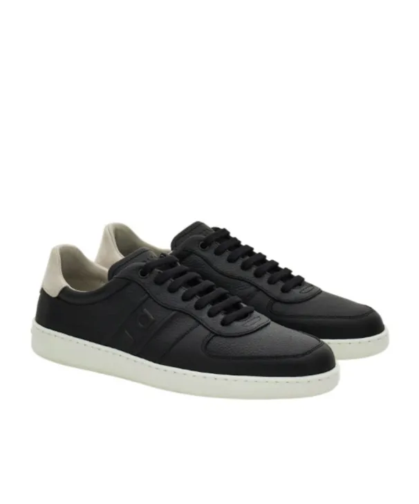 Low-Top Sneaker