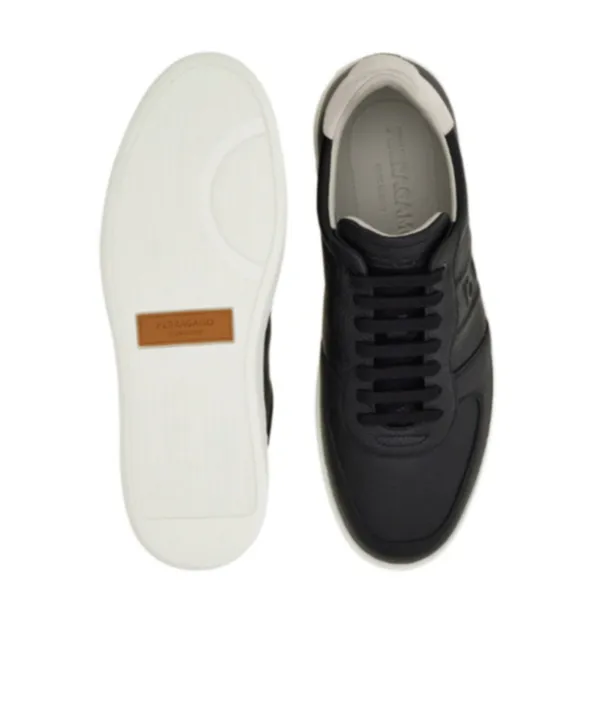 Low-Top Sneaker
