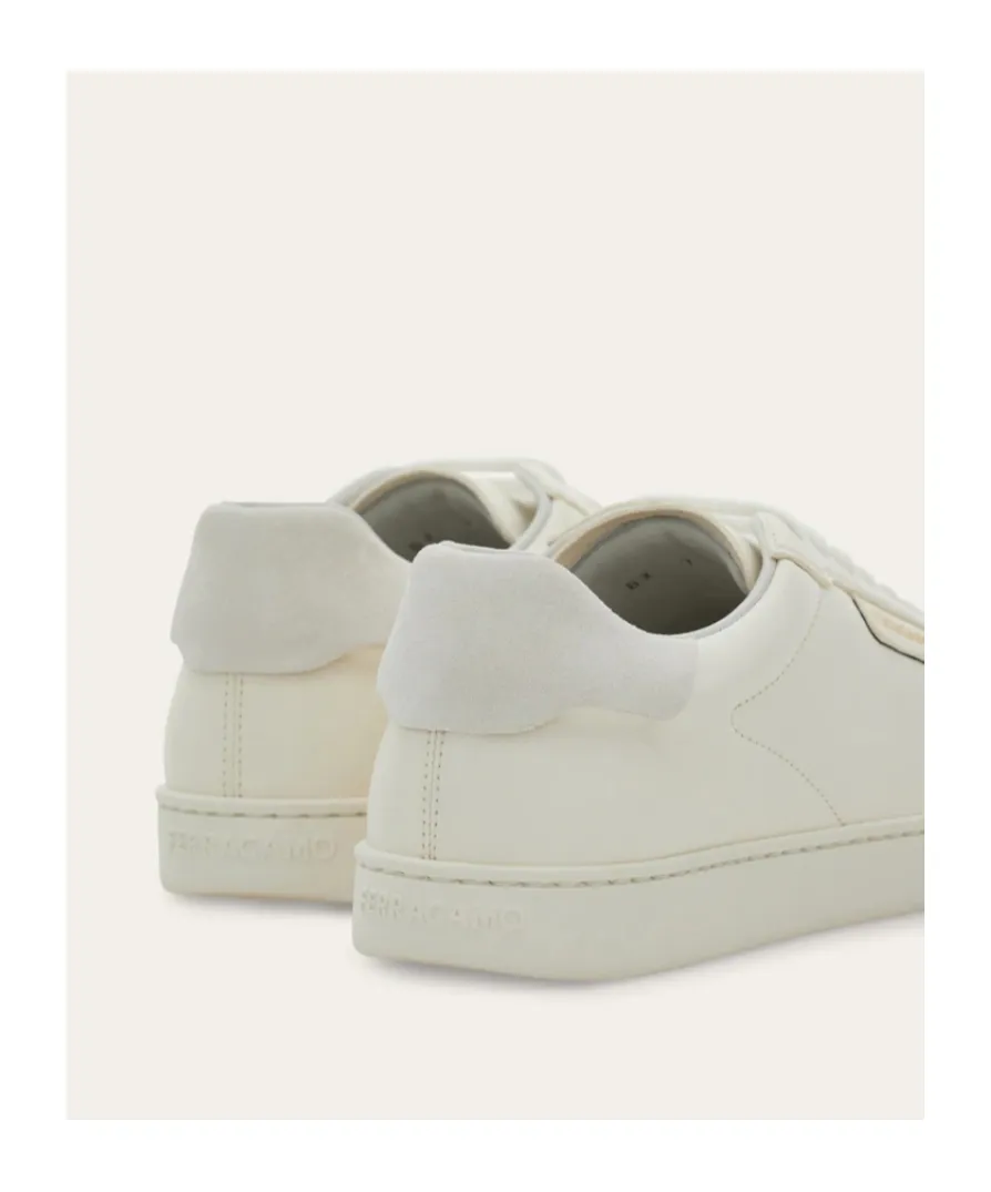 Low-Top Sneaker