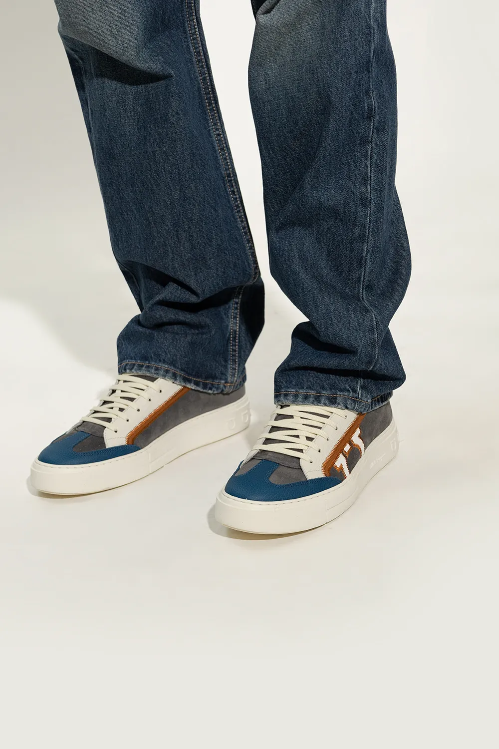 Logo Board Shoes