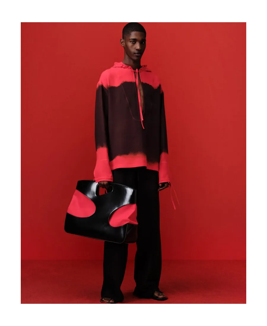 Hollowed-Out Detail Shoulder Bag