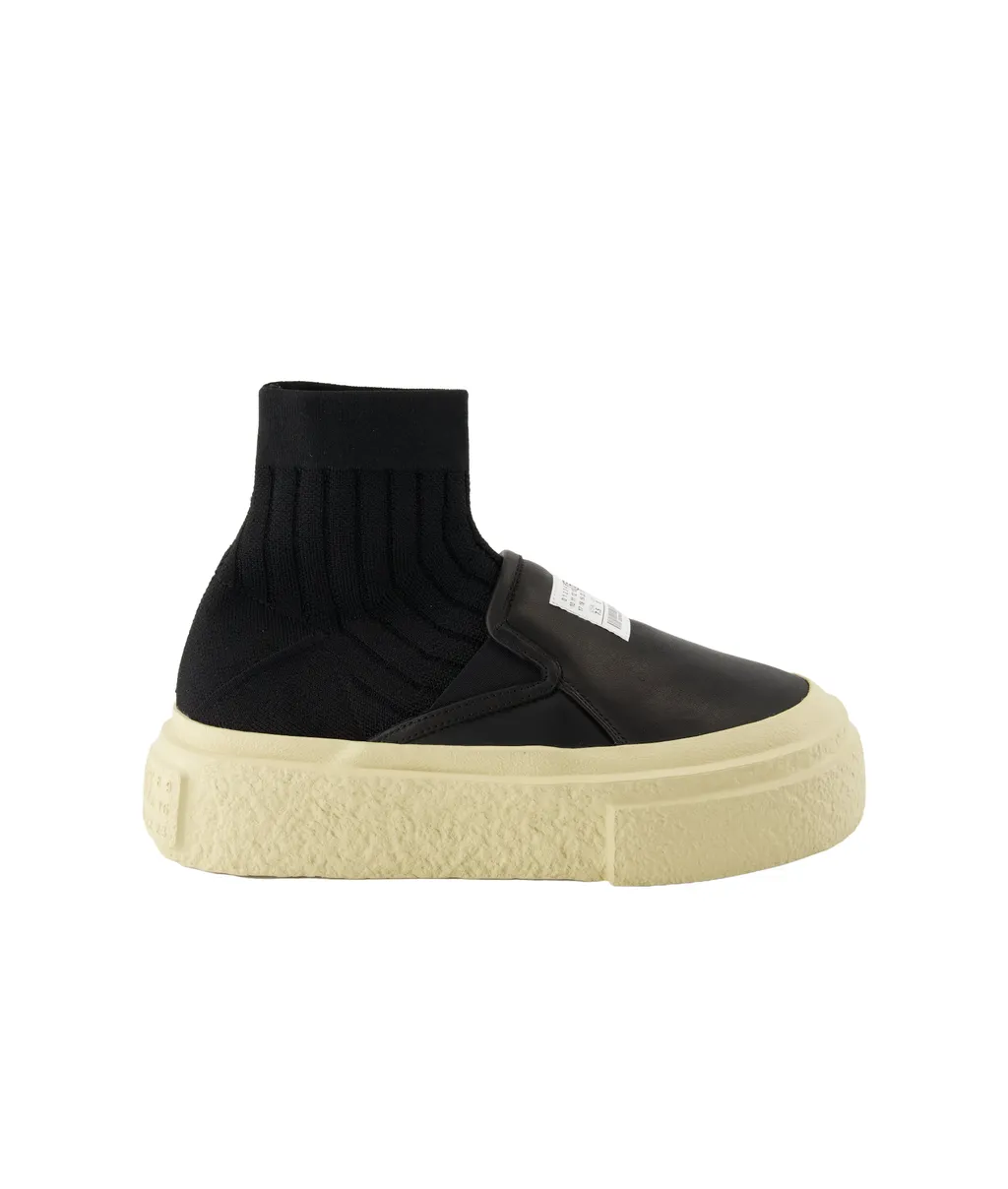 8 Ax Logo Patch Sneakers