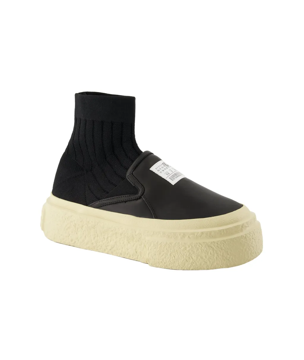 8 Ax Logo Patch Sneakers