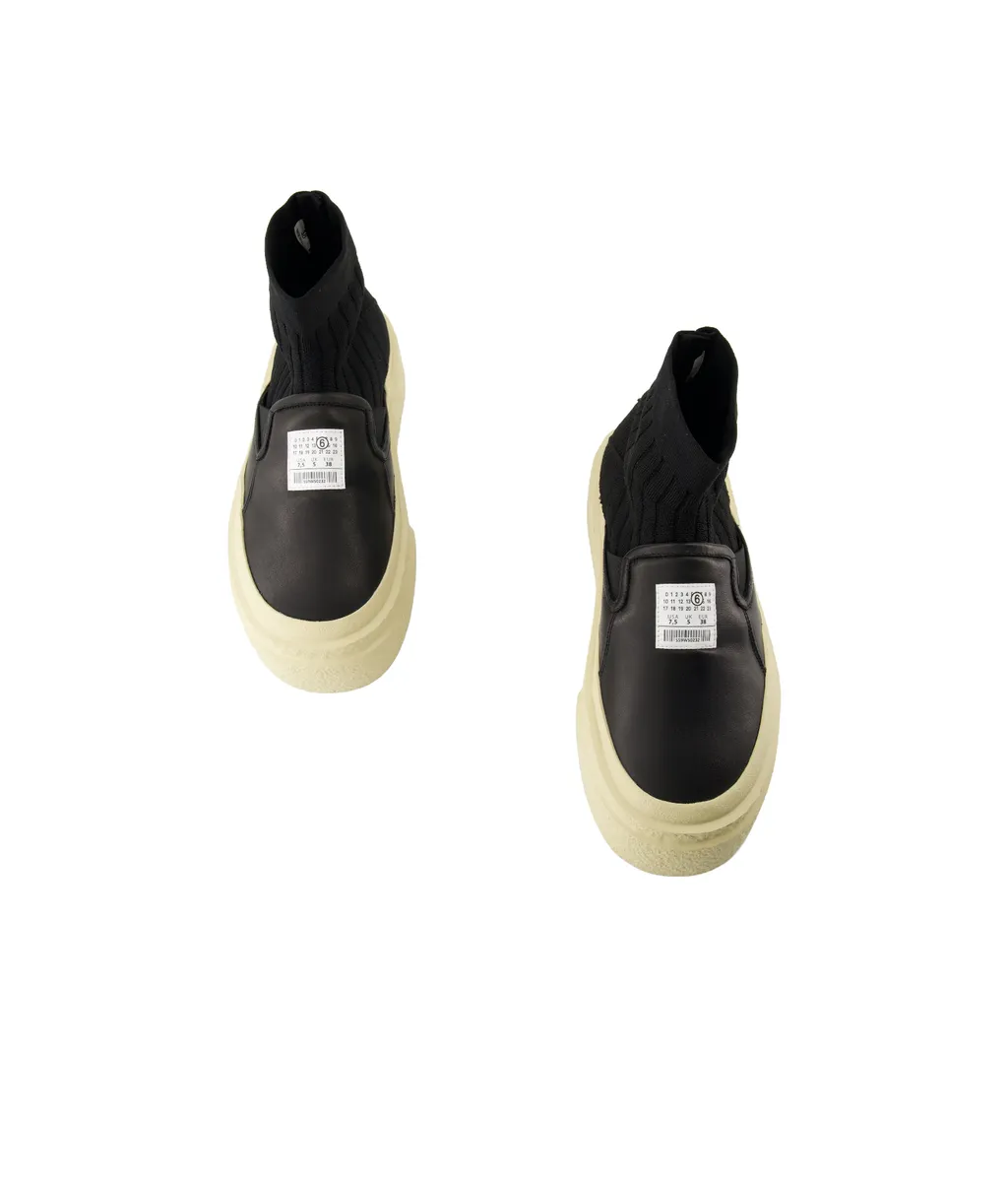 8 Ax Logo Patch Sneakers