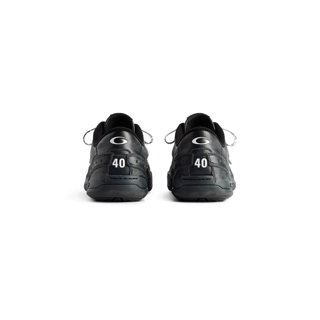 Hamptons Worn-Out Sneaker