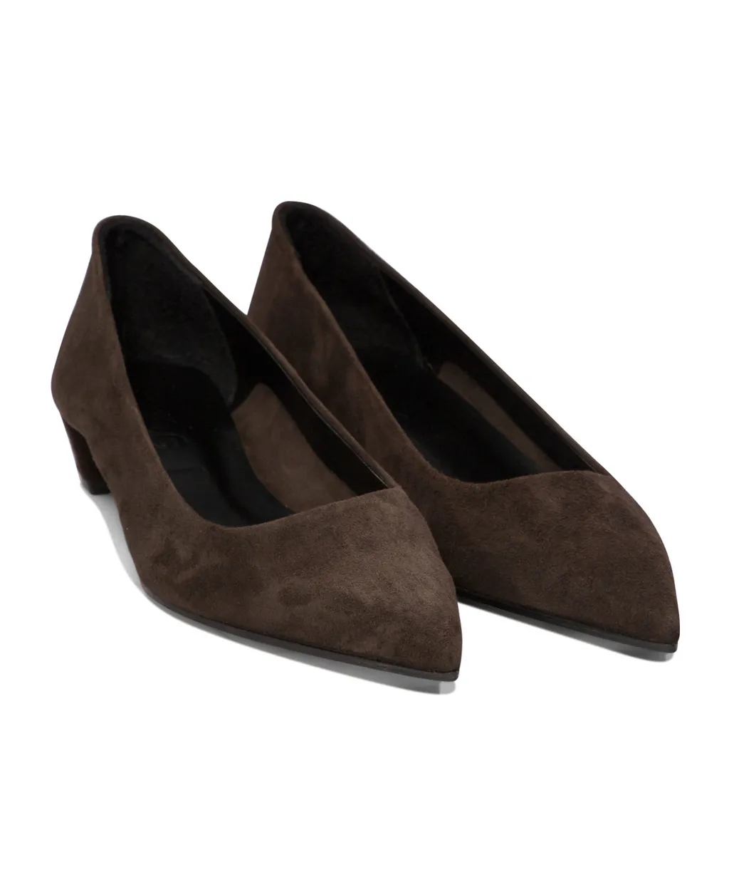 Pointed Low-Heeled Shoes