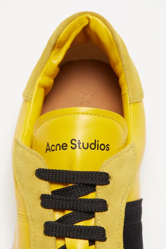Round Head Lacing Casual Sneakers