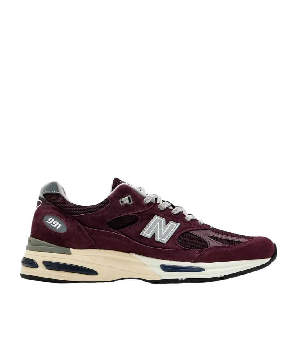 991V2 Lace-Up Sneakers