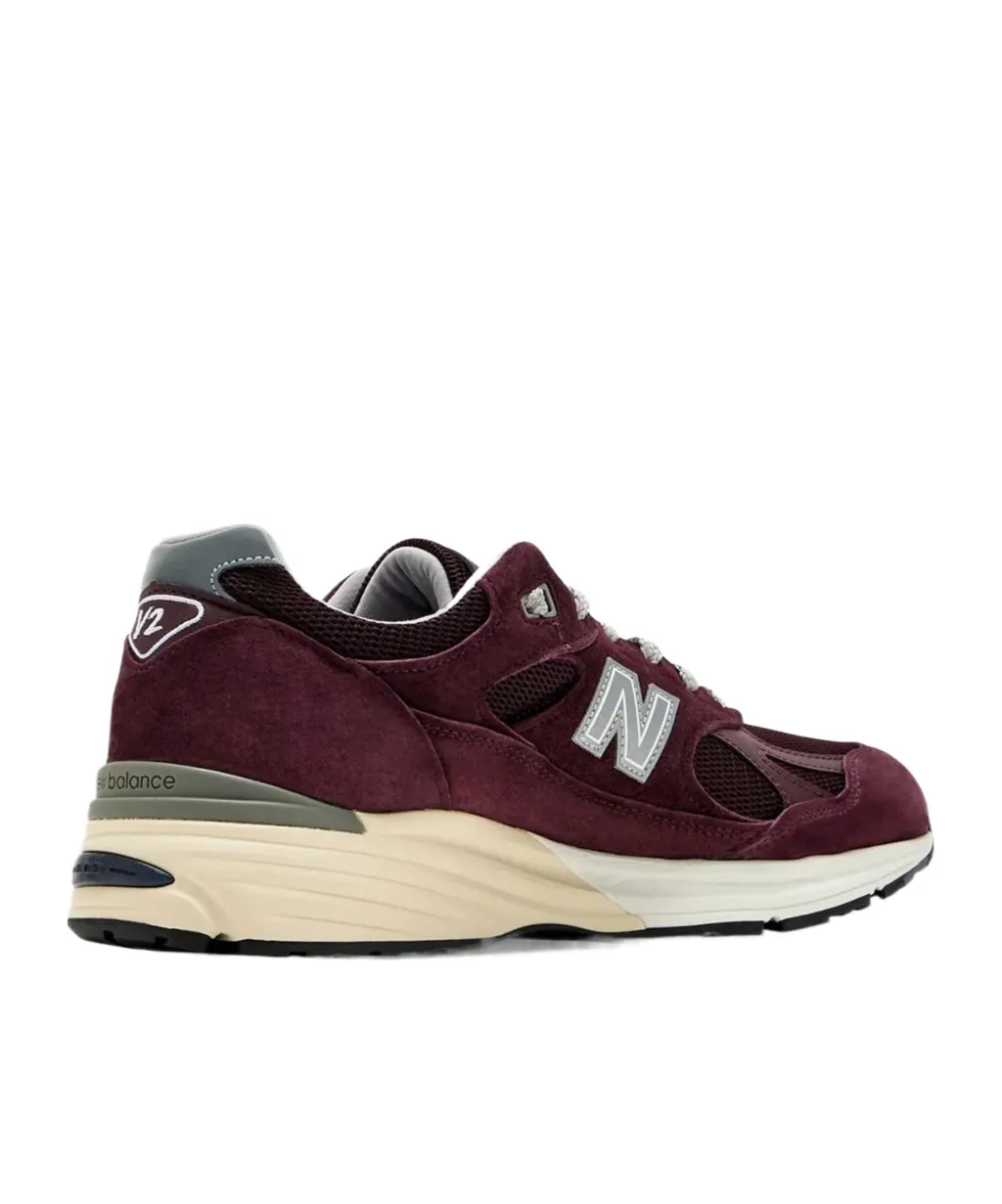 991V2 Lace-Up Sneakers