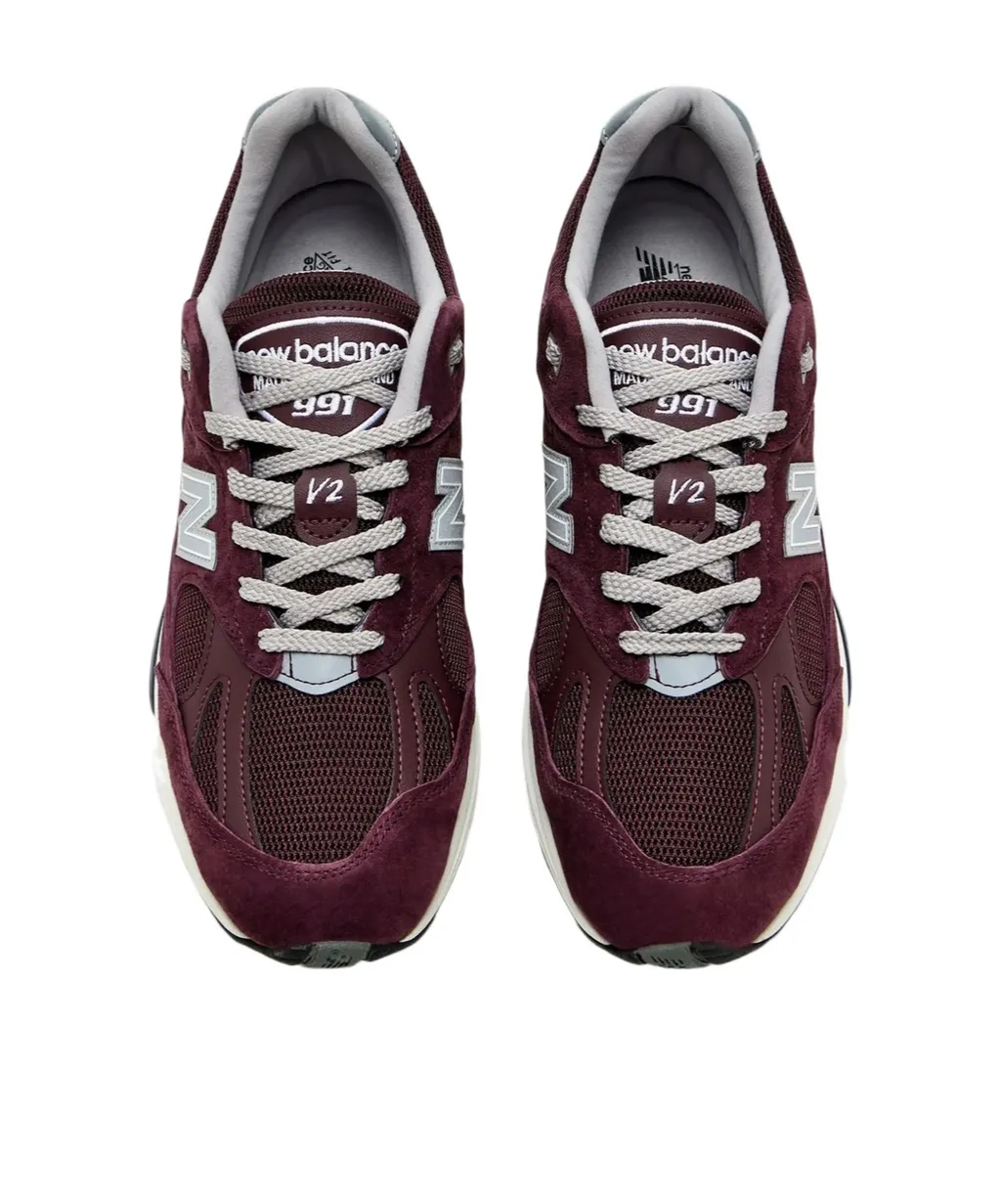 991V2 Lace-Up Sneakers