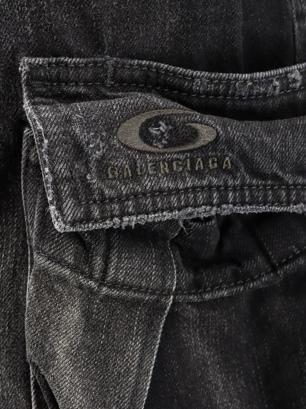 Logo Embroidered Large-Fit Cargo Jeans