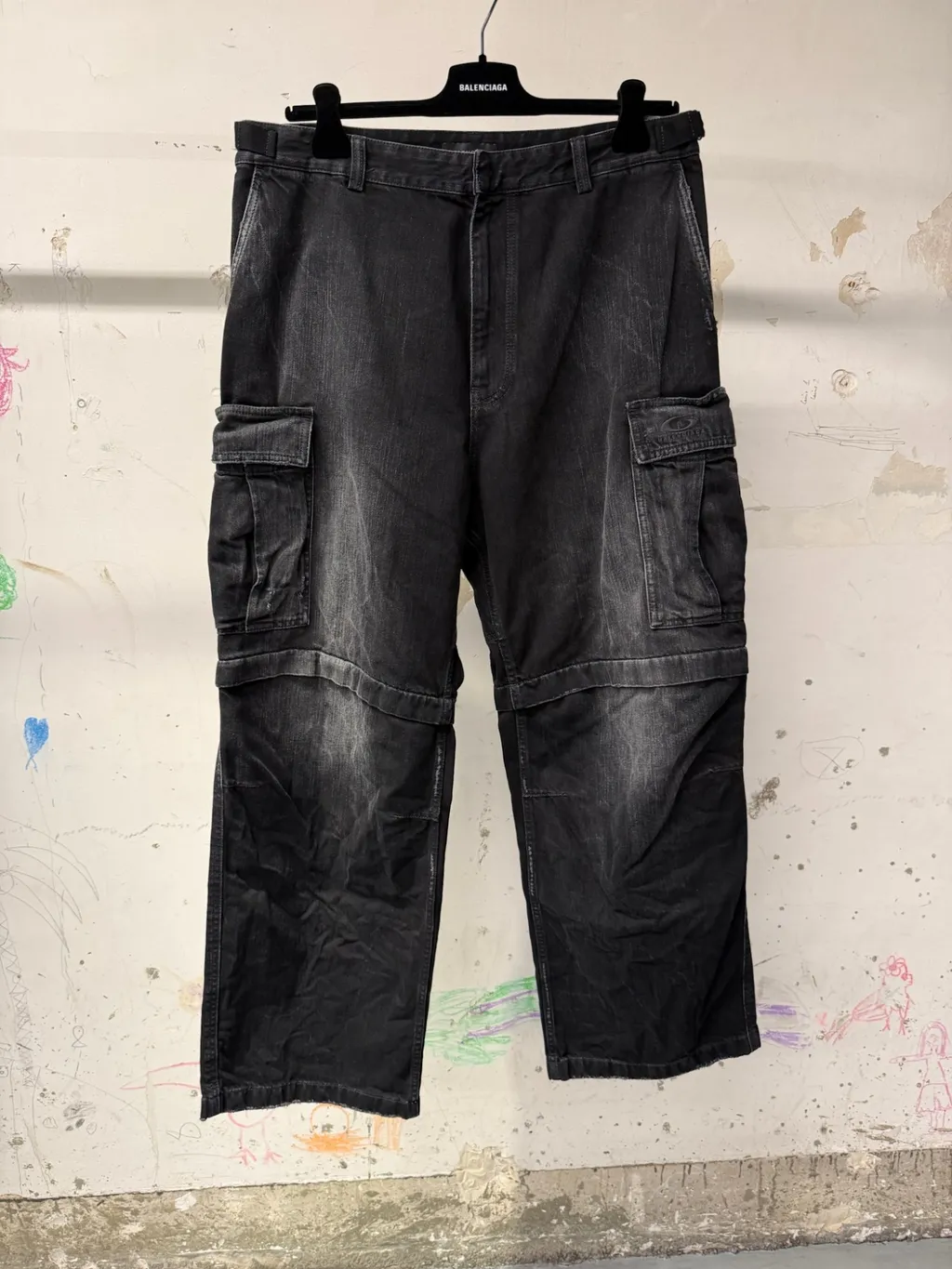 Logo Embroidered Large-Fit Cargo Jeans