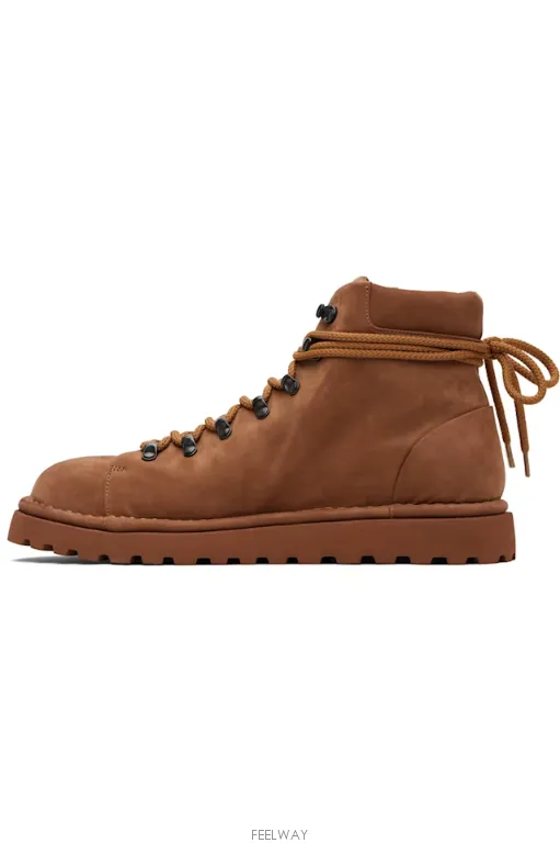 Round-Toed Boots