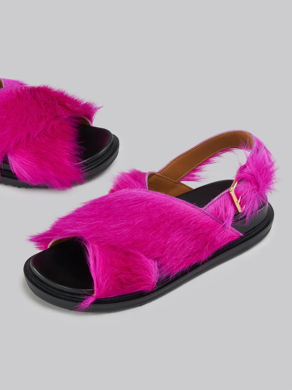 Long-Hair Calfskin Fussbett Cross Sandals