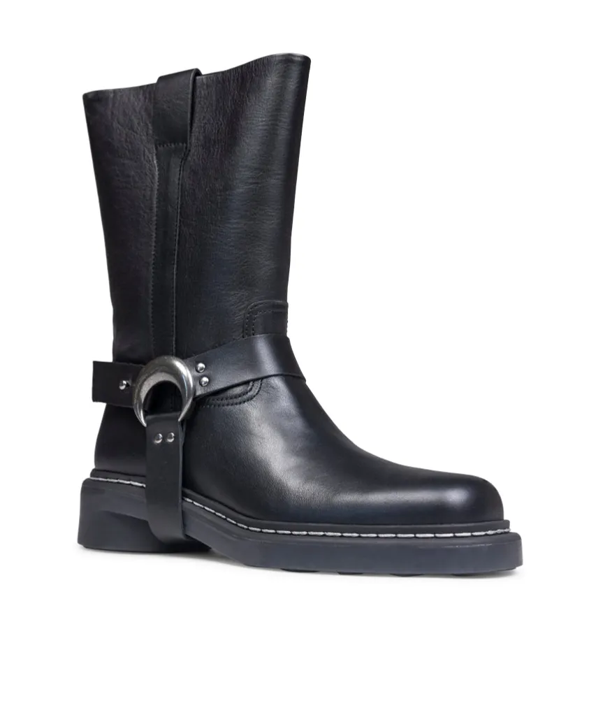 Logo Plaque Round Toe Boots