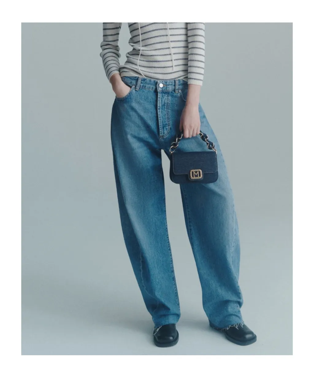 Relaxed Barrel-Leg Jeans