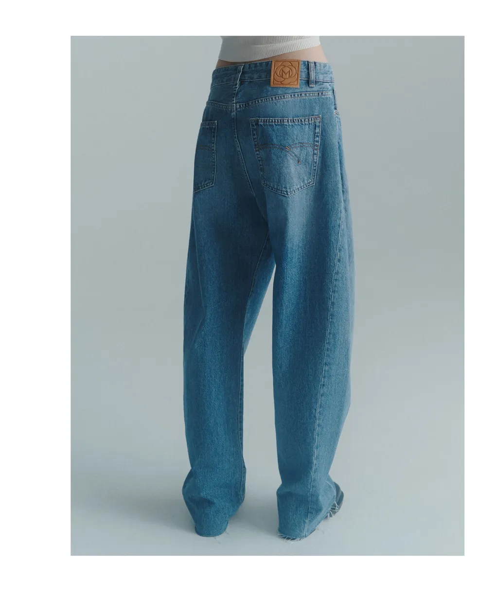 Relaxed Barrel-Leg Jeans