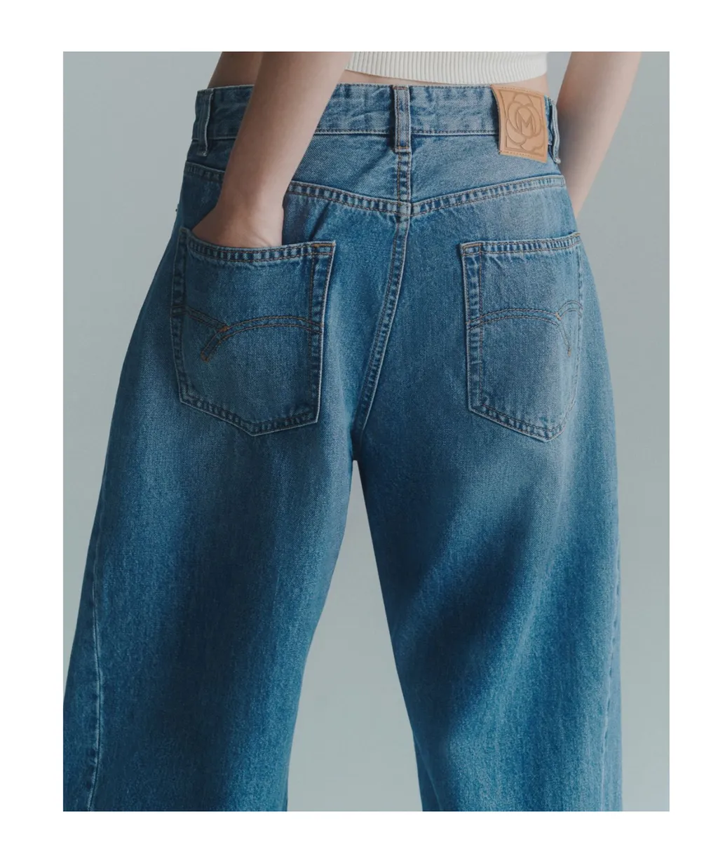 Relaxed Barrel-Leg Jeans