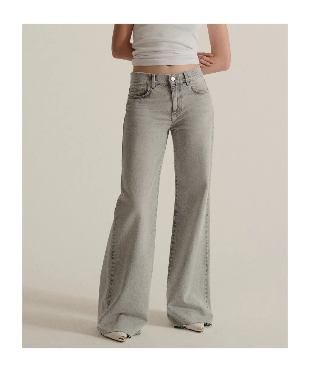 Wide-Leg Jeans