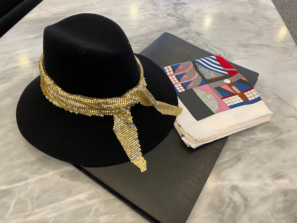 Metal Waist-Sealed Hat